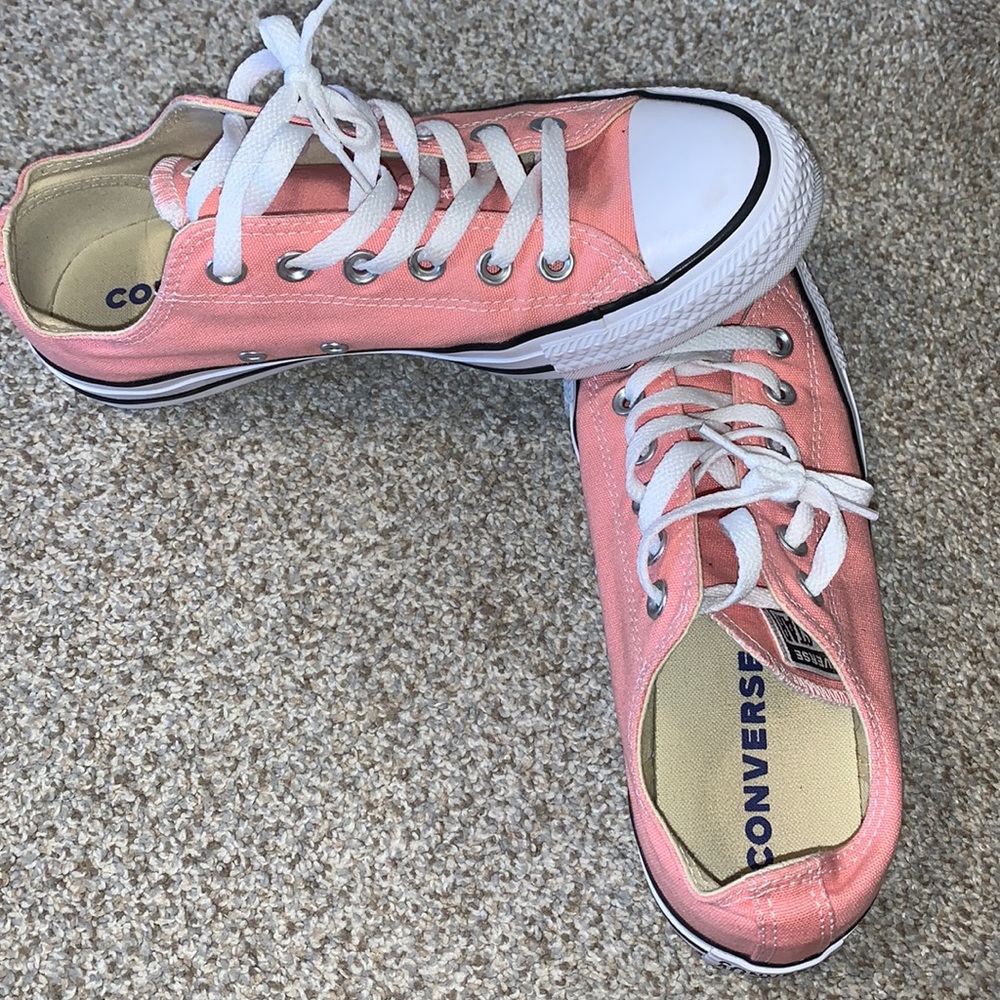 Bubblegum pink converse